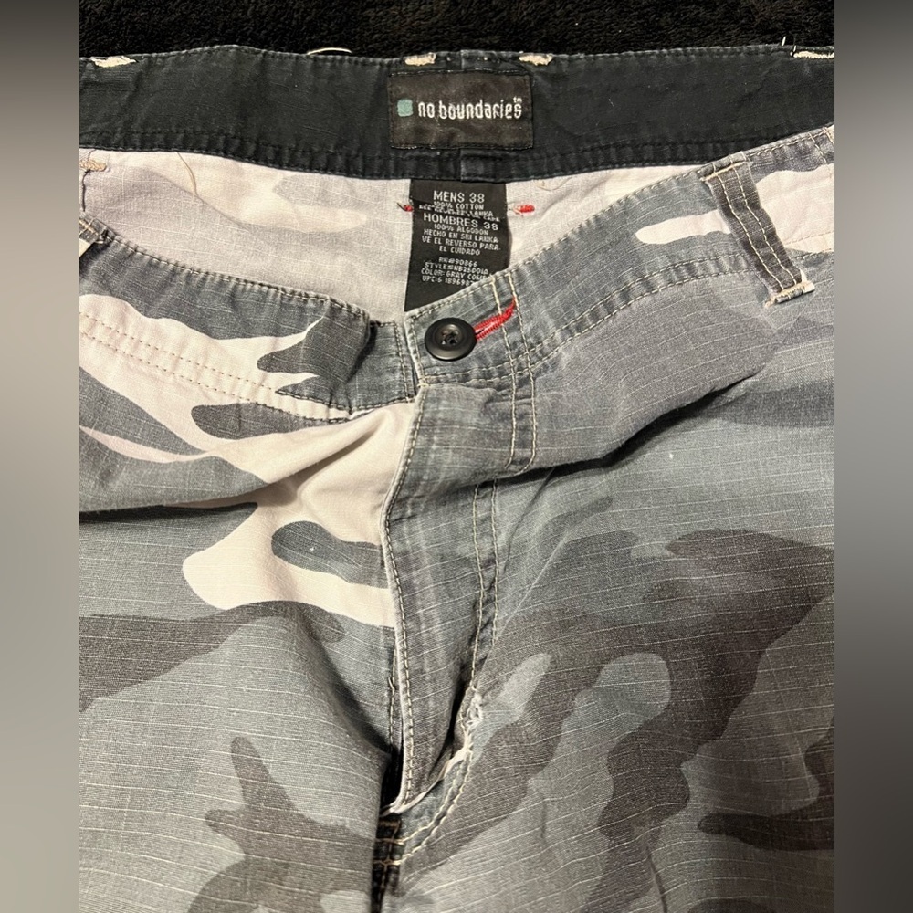 Vtg 90s No Boundaries Grey Camouflage Cargo Baggie Bermuda Men’s Shorts size 38 - Picture 4 of 5